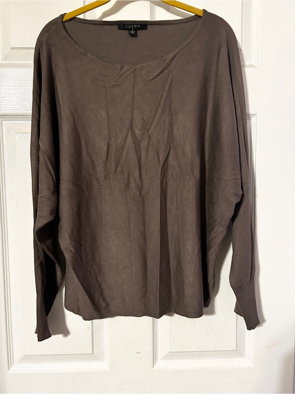 Cyrus Women’s Lightweight Pullover Sweater in Taupe